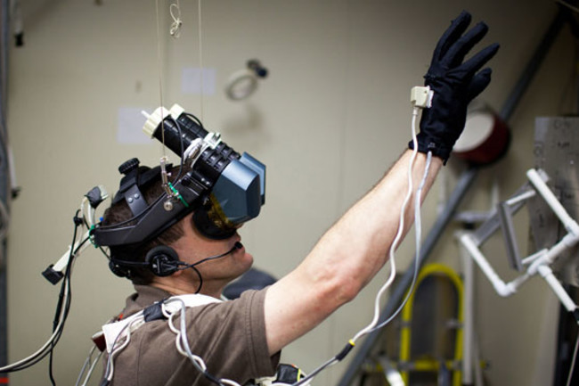 scientists using Virtual Reality